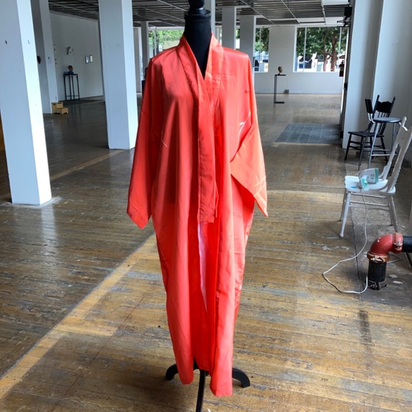 Salmon colored floral embroidered Japanese Kimon - Picture 6 of 8